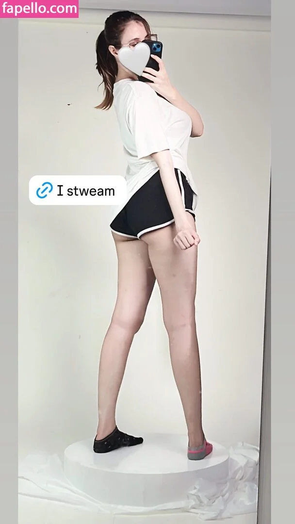 Kura Onee-san Onlyfans Photo Gallery 