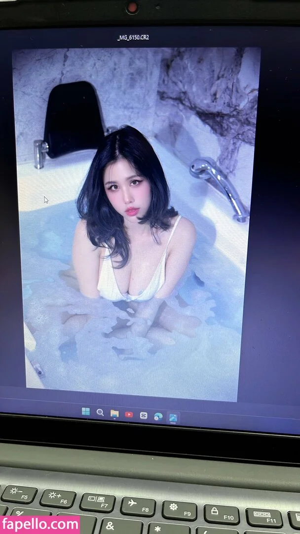 Kura Onee-san Onlyfans Photo Gallery 