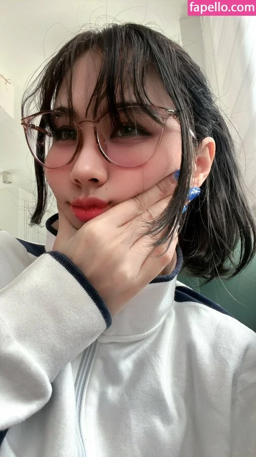 Kura Onee-san Onlyfans Photo Gallery 