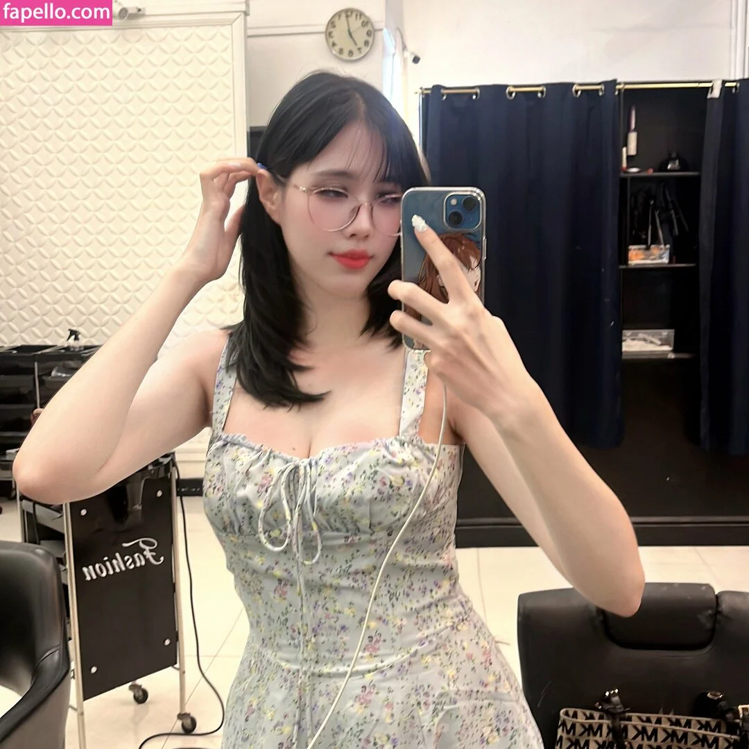 Kura Onee-san Onlyfans Photo Gallery 