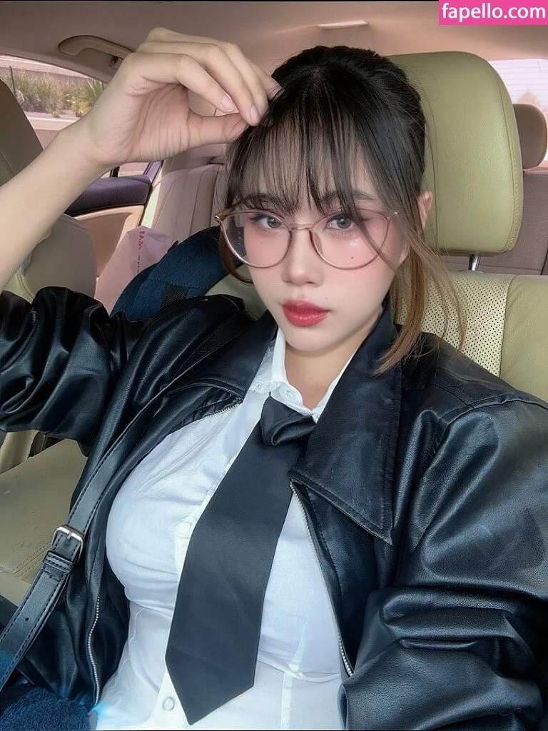 Kura Onee-san Onlyfans Photo Gallery 