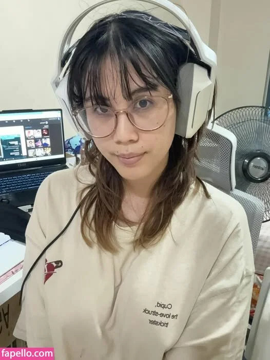 Kura Onee-san Onlyfans Photo Gallery 