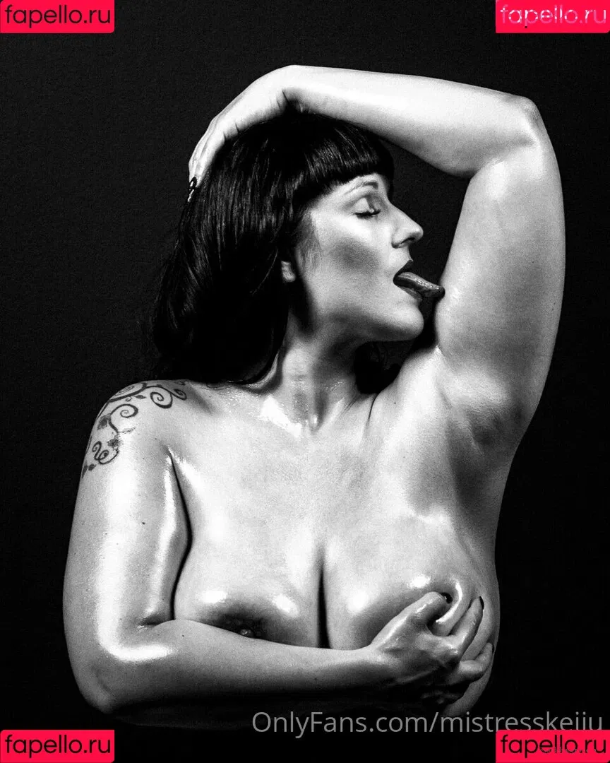 mistresskeiju Onlyfans Photo Gallery 