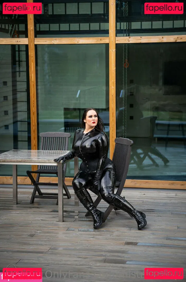 mistresskeiju Onlyfans Photo Gallery 