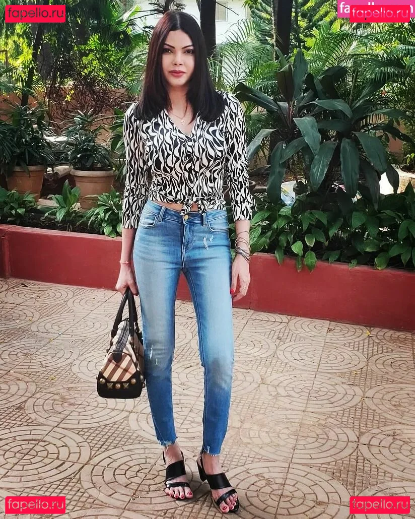 Sherlyn Chopra Onlyfans Photo Gallery 