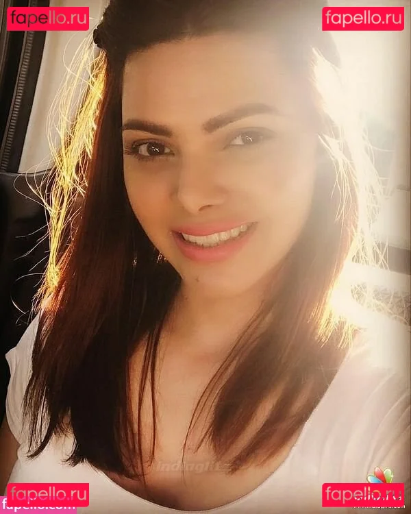 Sherlyn Chopra Onlyfans Photo Gallery 