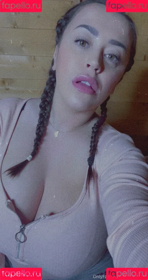 Leanne Crow Onlyfans Photo Gallery 
