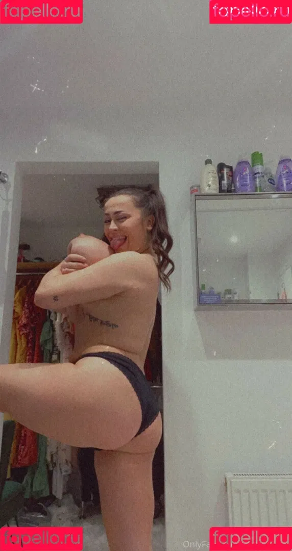 Leanne Crow Onlyfans Photo Gallery 