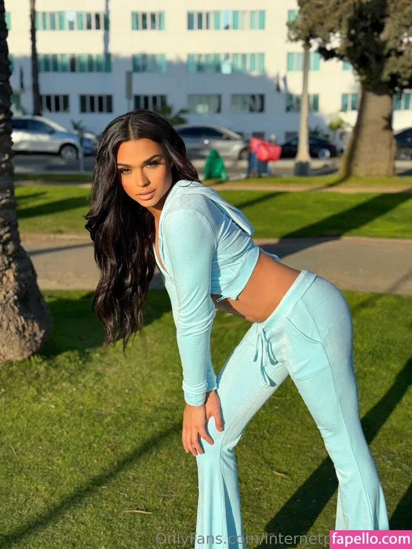 Lexi Lewis Onlyfans Photo Gallery 