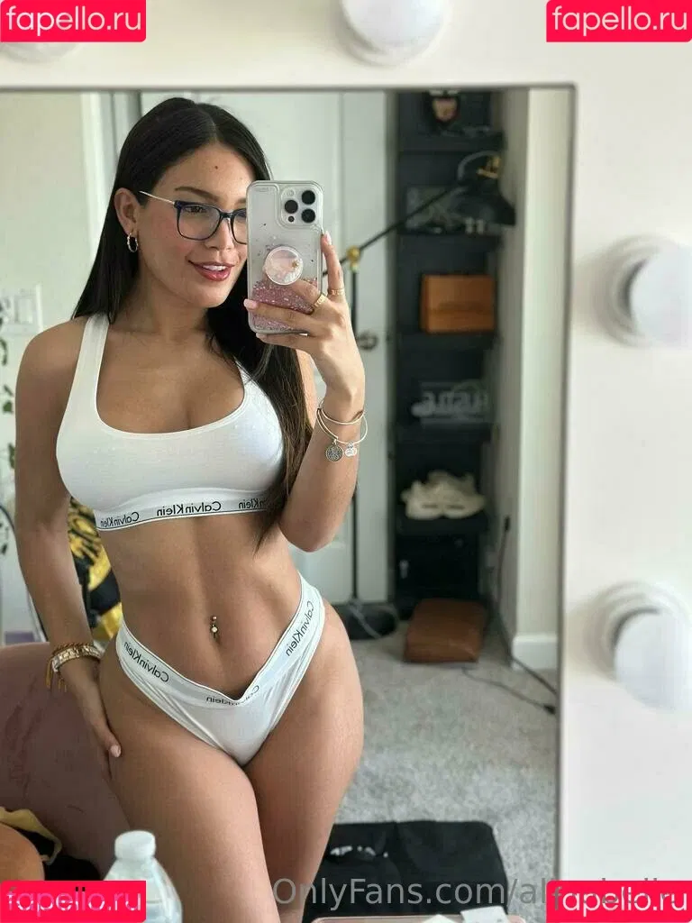 Alinabelle Onlyfans Photo Gallery 