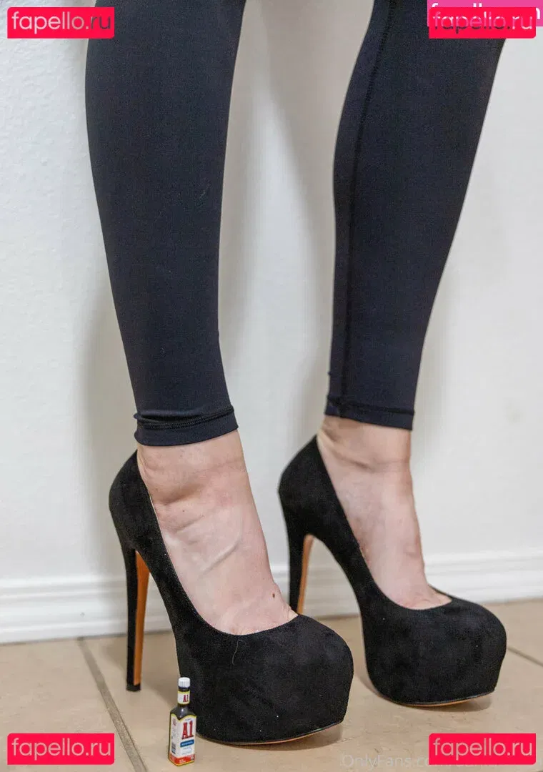 danidoreen Onlyfans Photo Gallery 