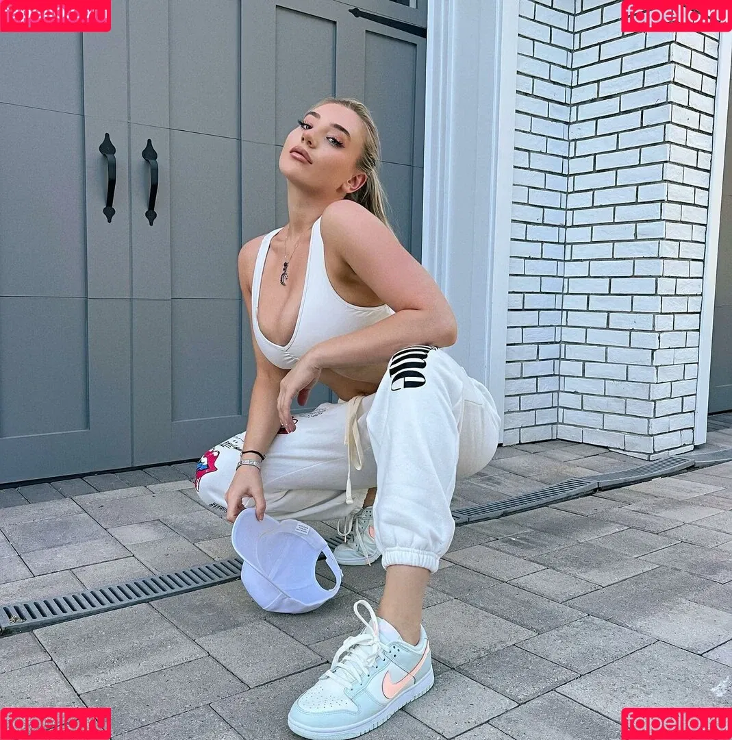 Bethany Lily April Onlyfans Photo Gallery 