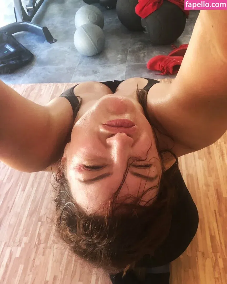 Gina Carano Onlyfans Photo Gallery 