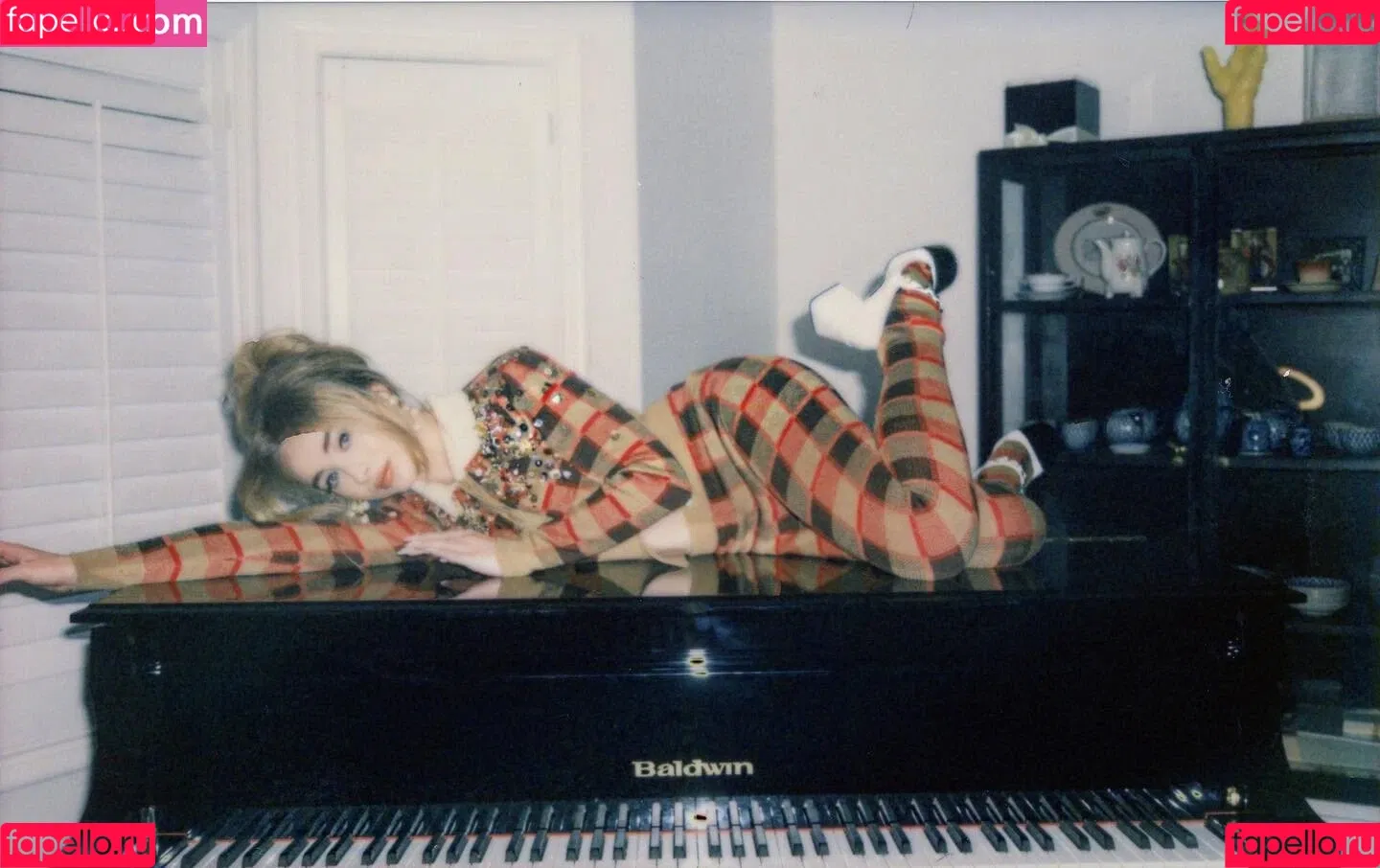 Sabrina Carpenter Onlyfans Photo Gallery 
