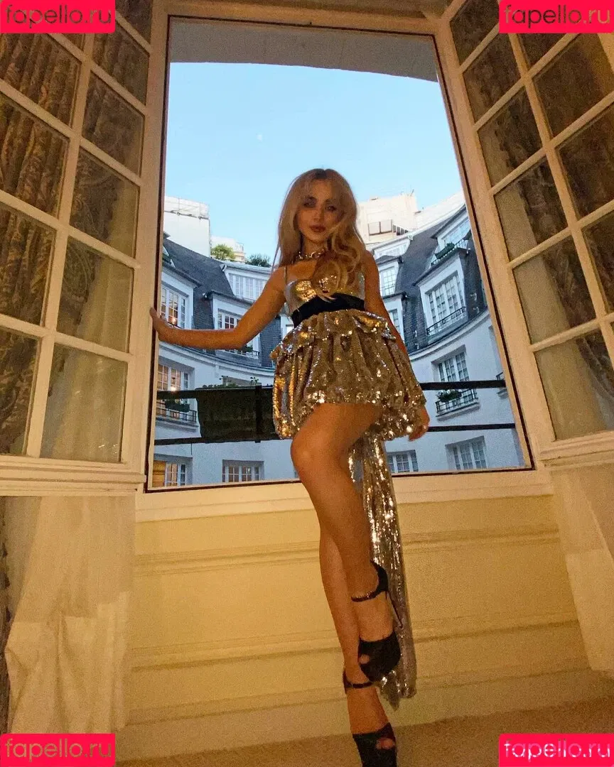 Sabrina Carpenter Onlyfans Photo Gallery 