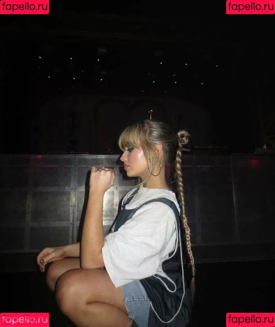 Sabrina Carpenter Onlyfans Photo Gallery 