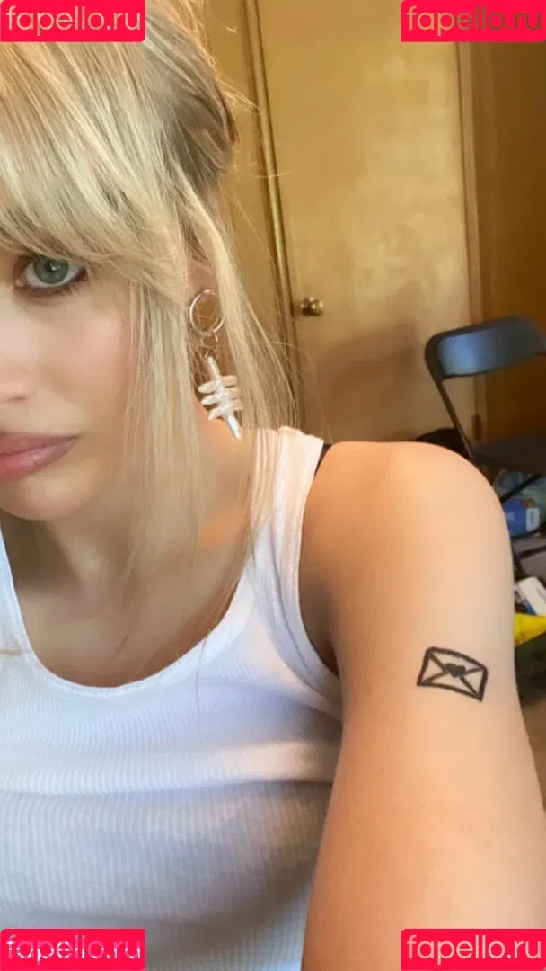 Sabrina Carpenter Onlyfans Photo Gallery 