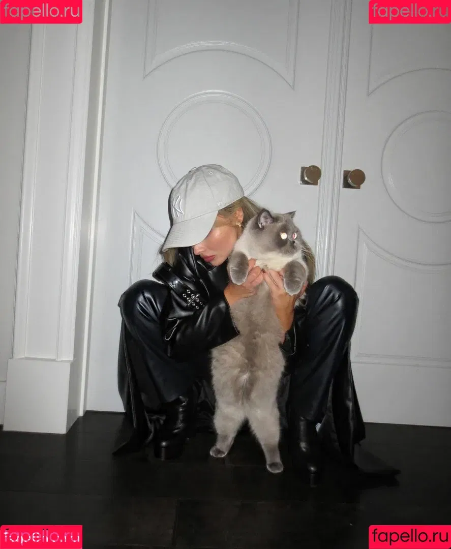 Sabrina Carpenter Onlyfans Photo Gallery 