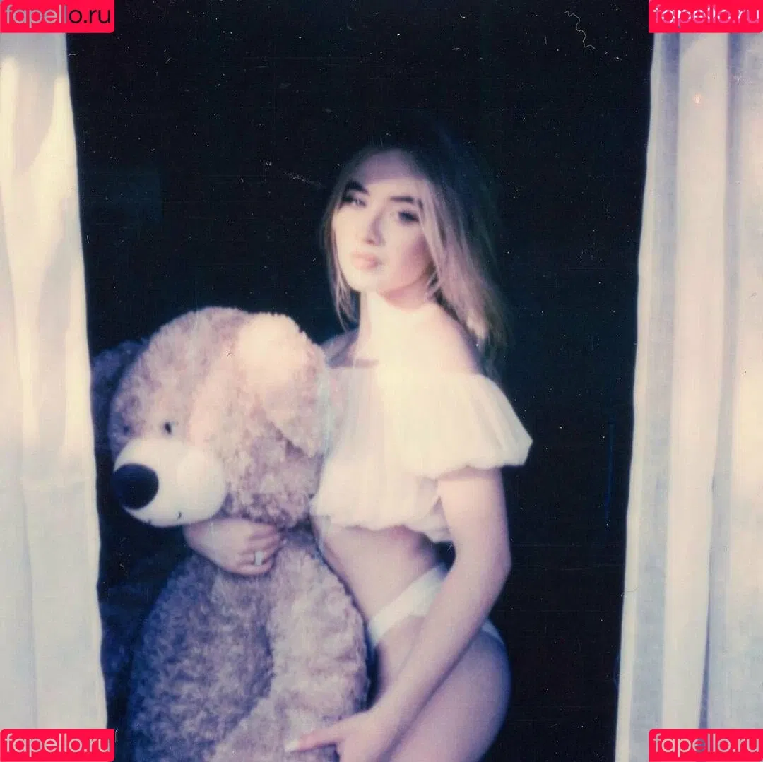 Sabrina Carpenter Onlyfans Photo Gallery 