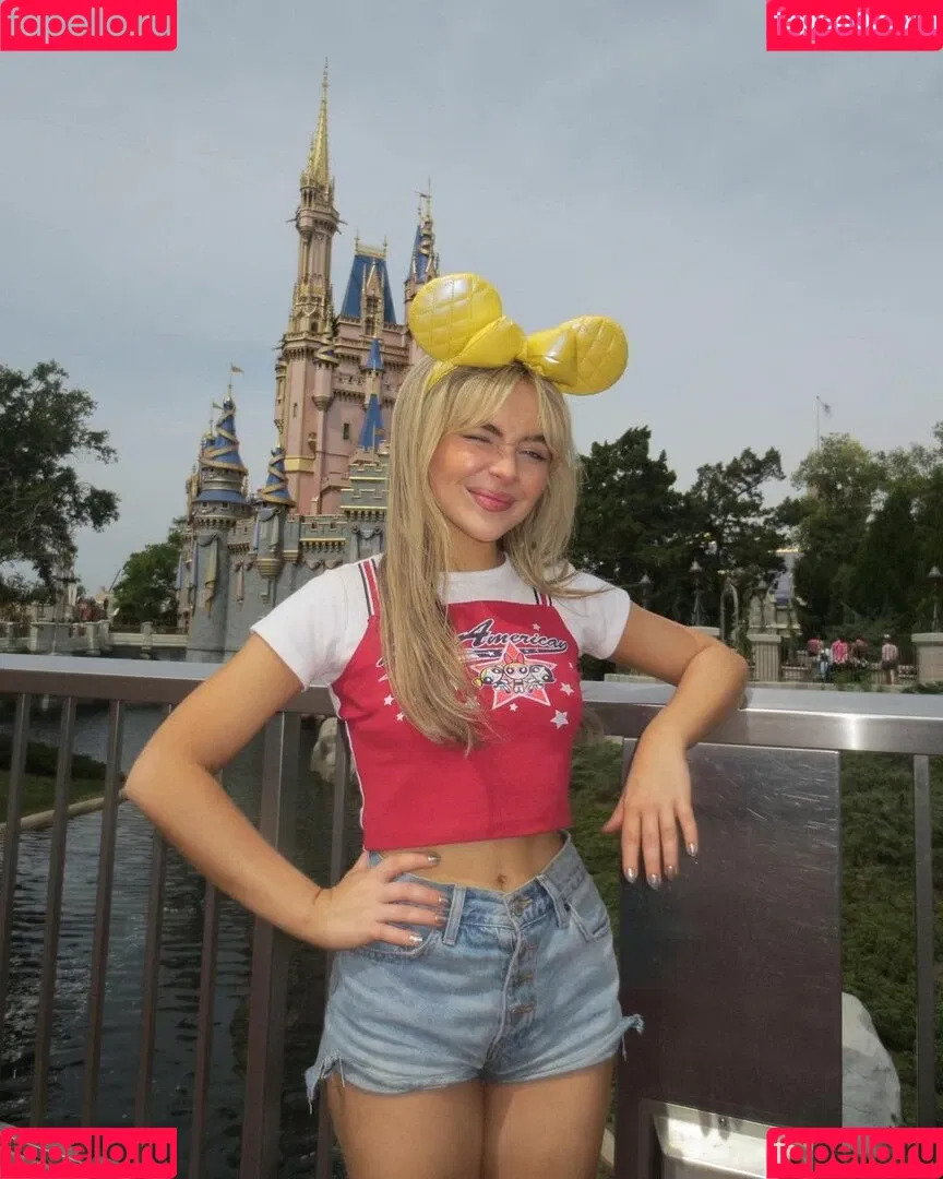 Sabrina Carpenter Onlyfans Photo Gallery 