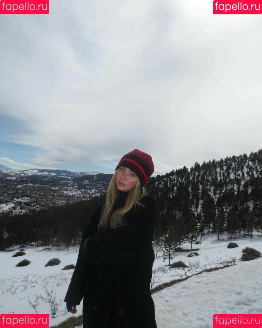 Sabrina Carpenter Onlyfans Photo Gallery 