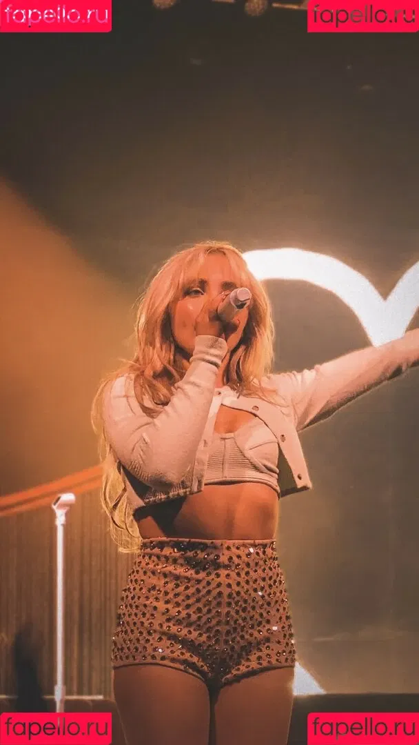 Sabrina Carpenter Onlyfans Photo Gallery 