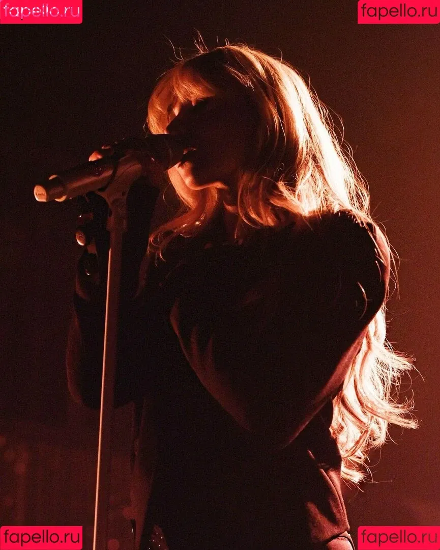 Sabrina Carpenter Onlyfans Photo Gallery 