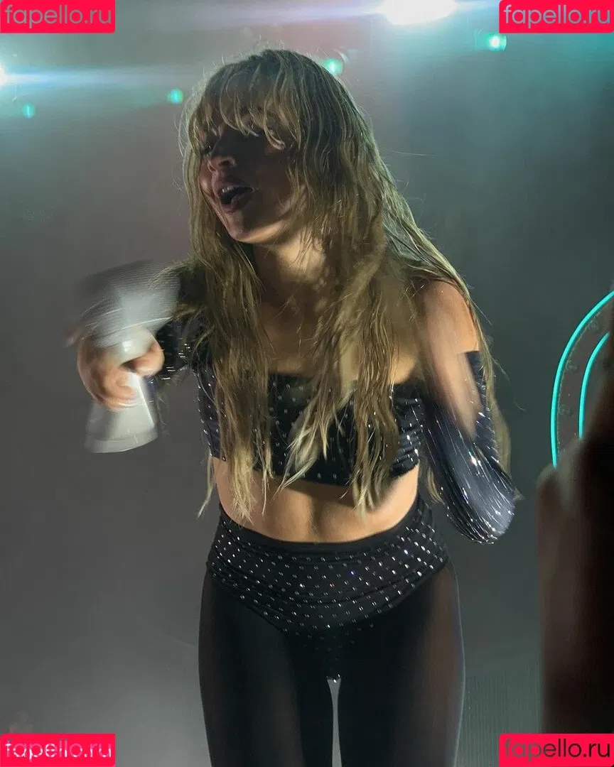 Sabrina Carpenter Onlyfans Photo Gallery 