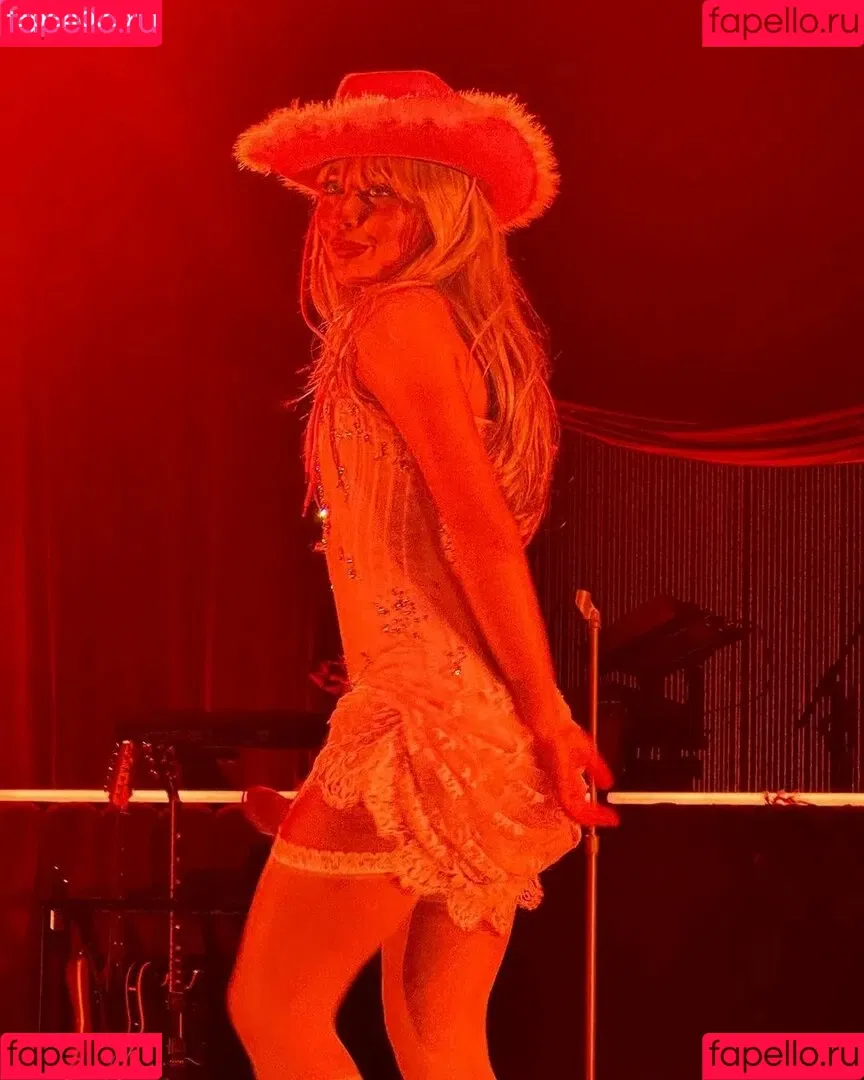 Sabrina Carpenter Onlyfans Photo Gallery 