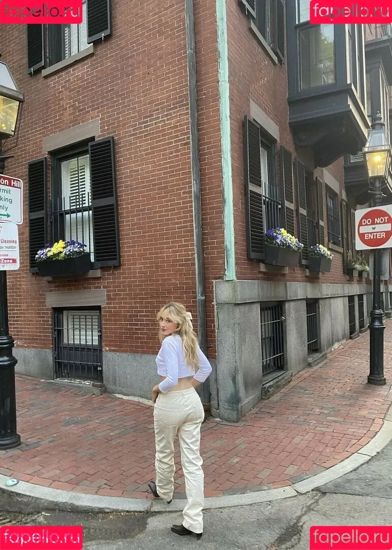 Sabrina Carpenter Onlyfans Photo Gallery 