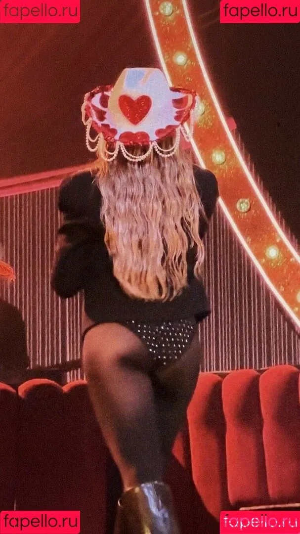 Sabrina Carpenter Onlyfans Photo Gallery 