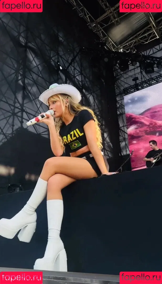 Sabrina Carpenter Onlyfans Photo Gallery 