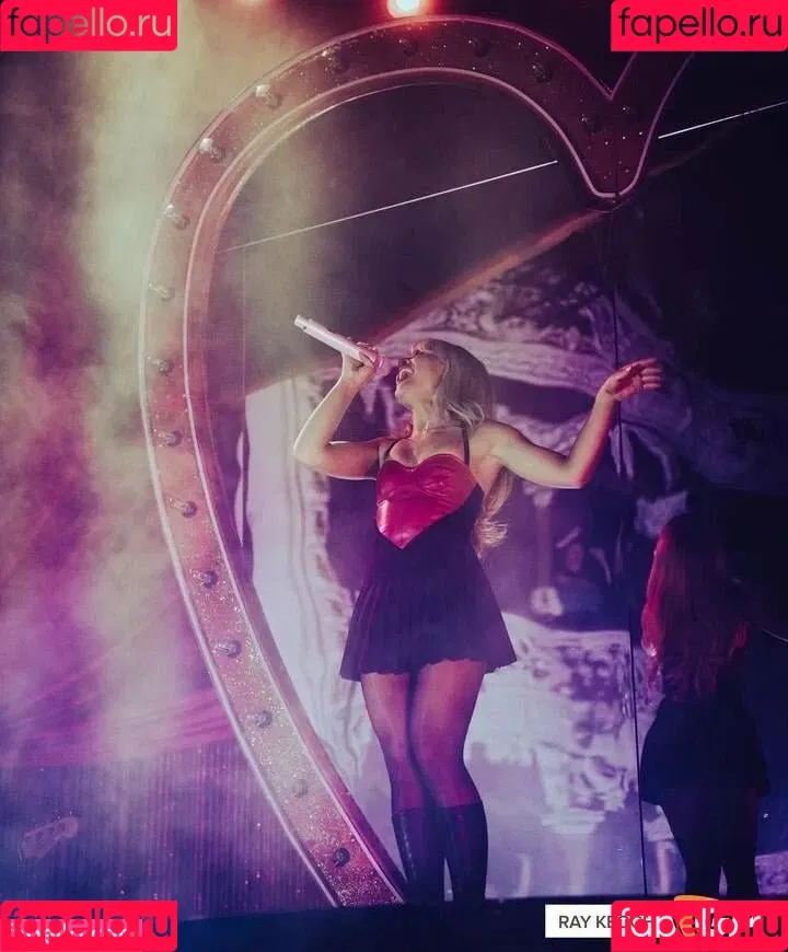 Sabrina Carpenter Onlyfans Photo Gallery 