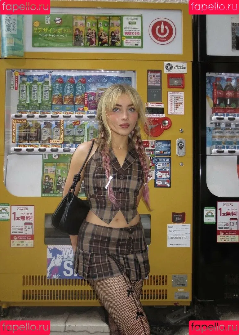 Sabrina Carpenter Onlyfans Photo Gallery 