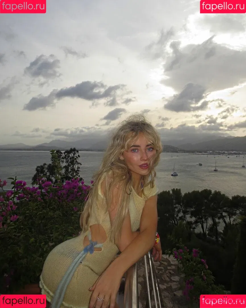 Sabrina Carpenter Onlyfans Photo Gallery 