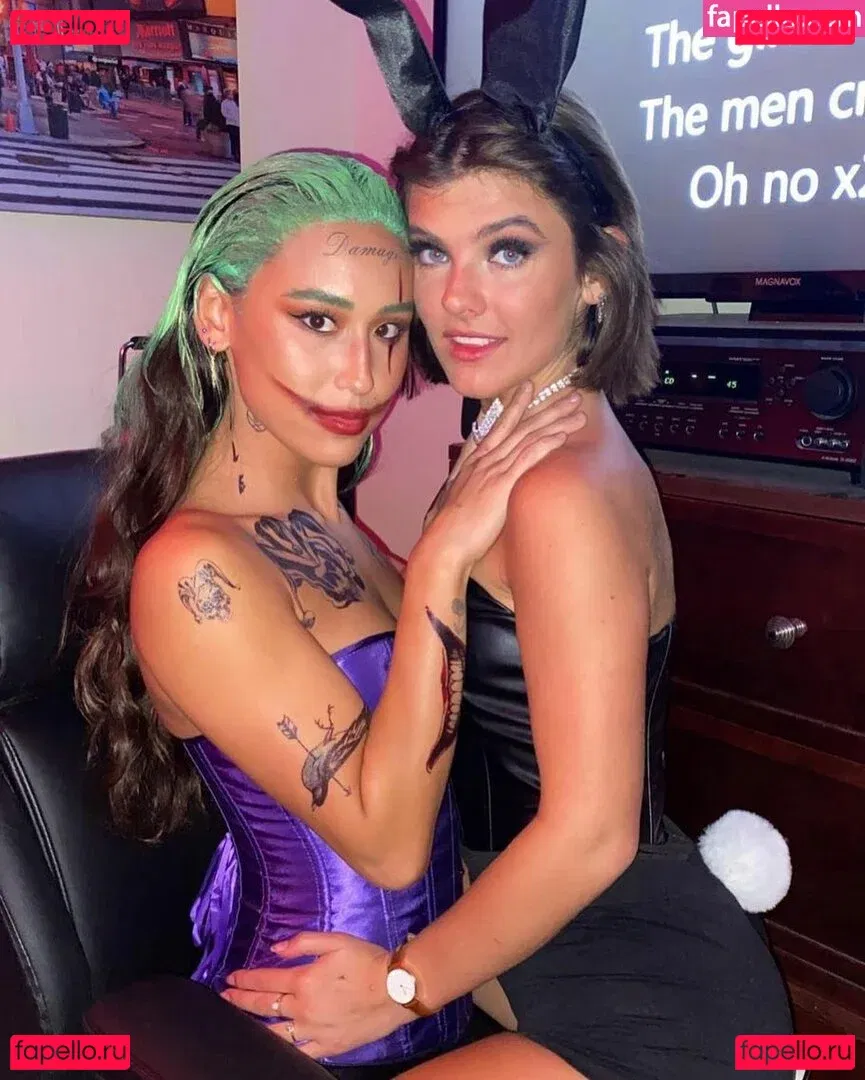 Schlenker Sisters Onlyfans Photo Gallery 