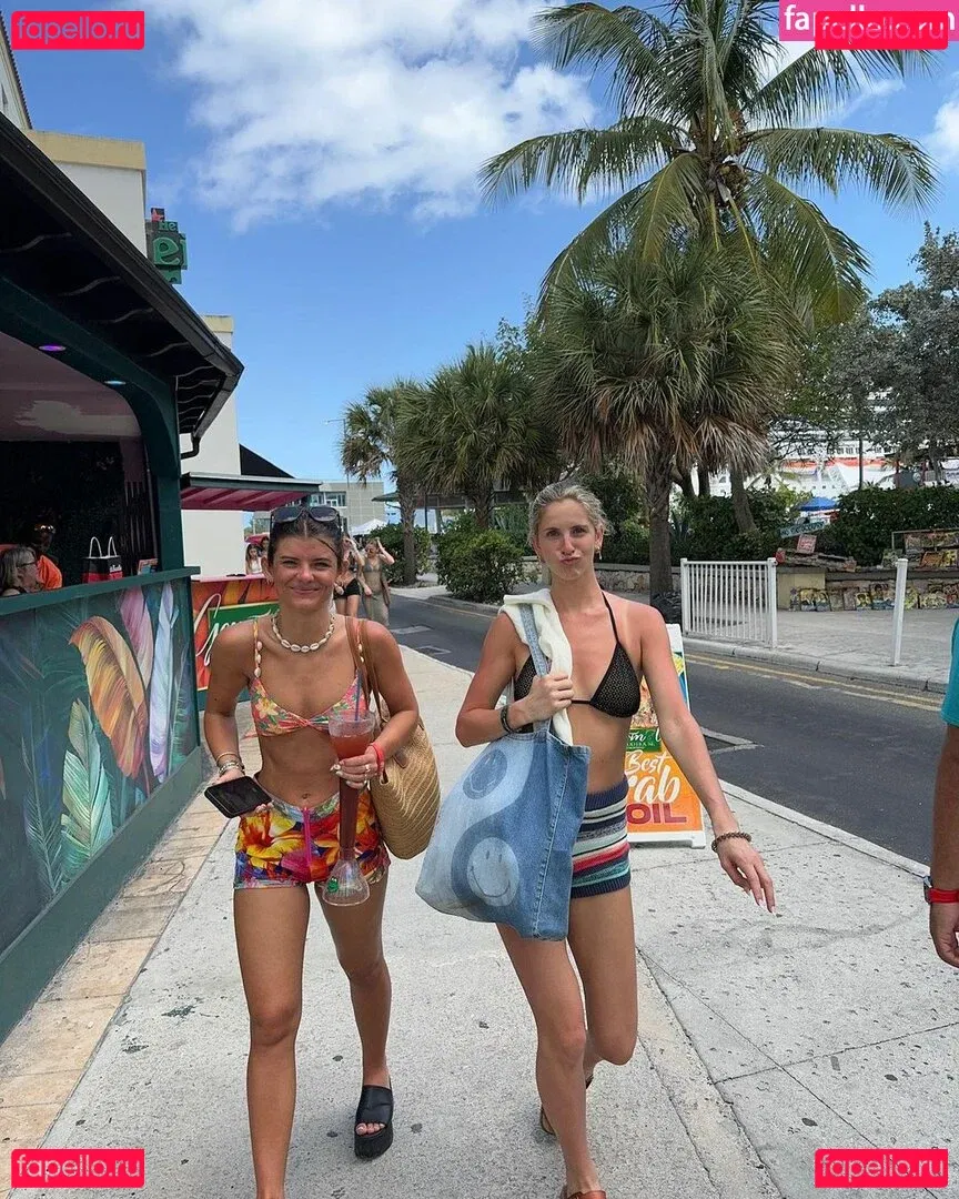 Schlenker Sisters Onlyfans Photo Gallery 