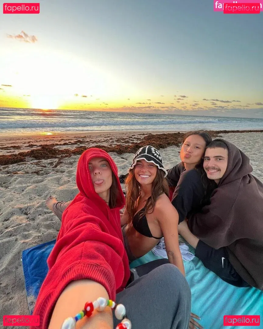 Schlenker Sisters Onlyfans Photo Gallery 