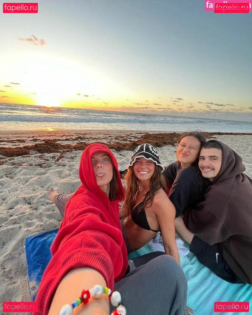 Schlenker Sisters Onlyfans Photo Gallery 