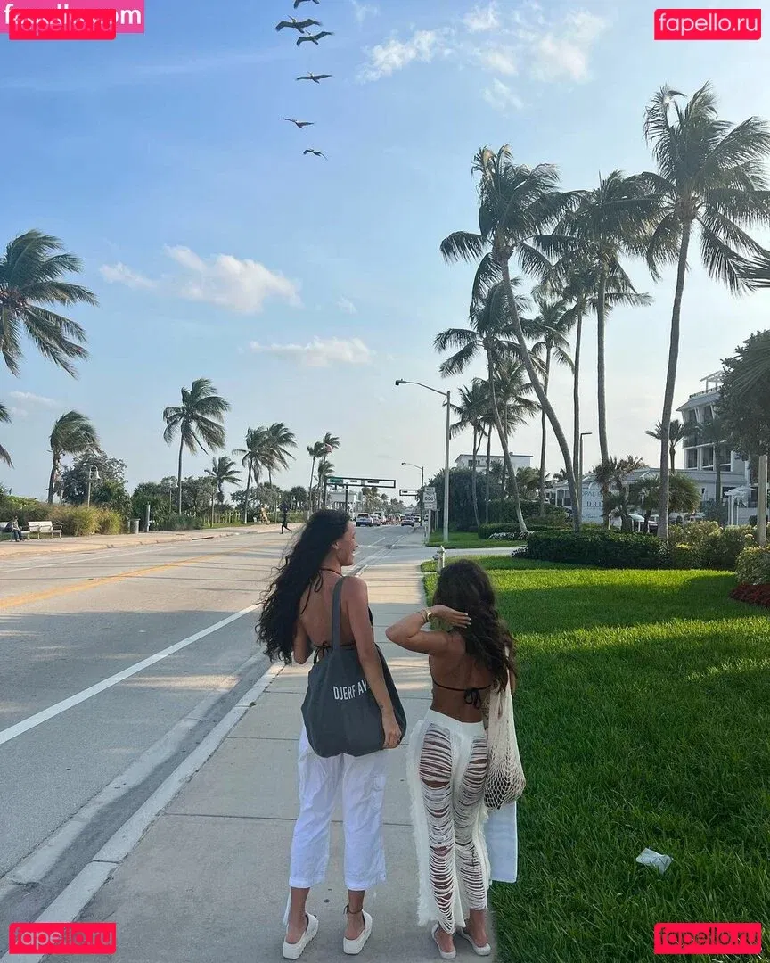 Schlenker Sisters Onlyfans Photo Gallery 