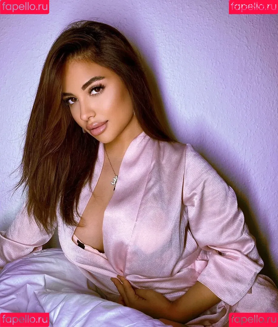 Helia Soltani Onlyfans Photo Gallery 