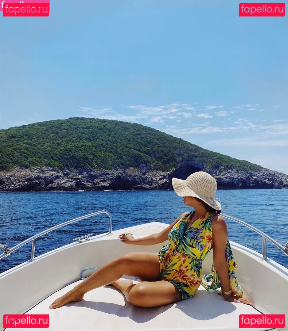 Helia Soltani Onlyfans Photo Gallery 