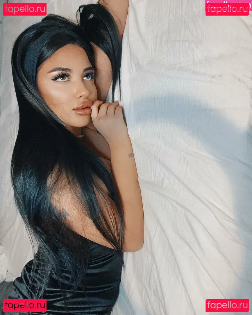 Helia Soltani Onlyfans Photo Gallery 