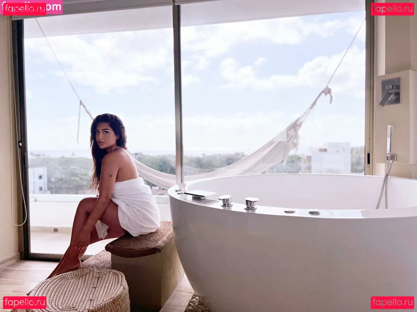 Helia Soltani Onlyfans Photo Gallery 