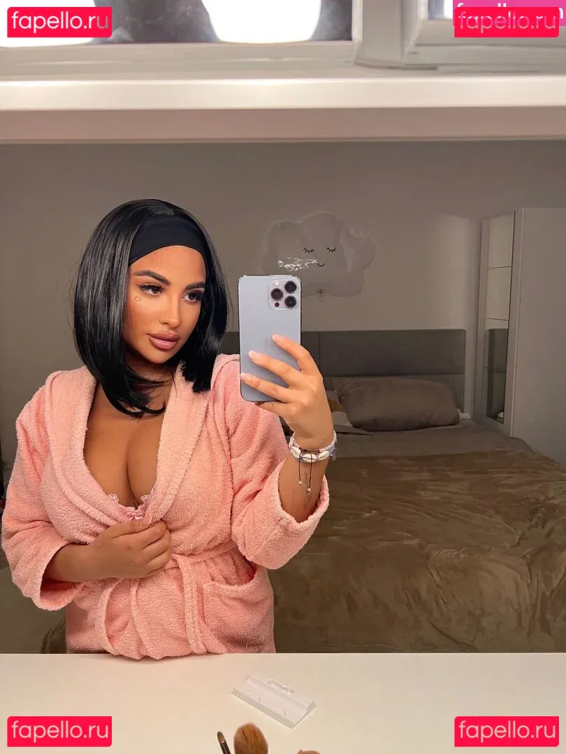 Helia Soltani Onlyfans Photo Gallery 