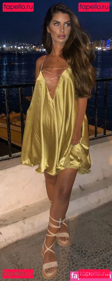 Laura Schultz Onlyfans Photo Gallery 