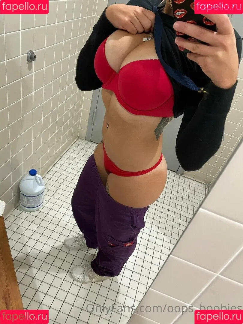 oops_boobies Onlyfans Photo Gallery 