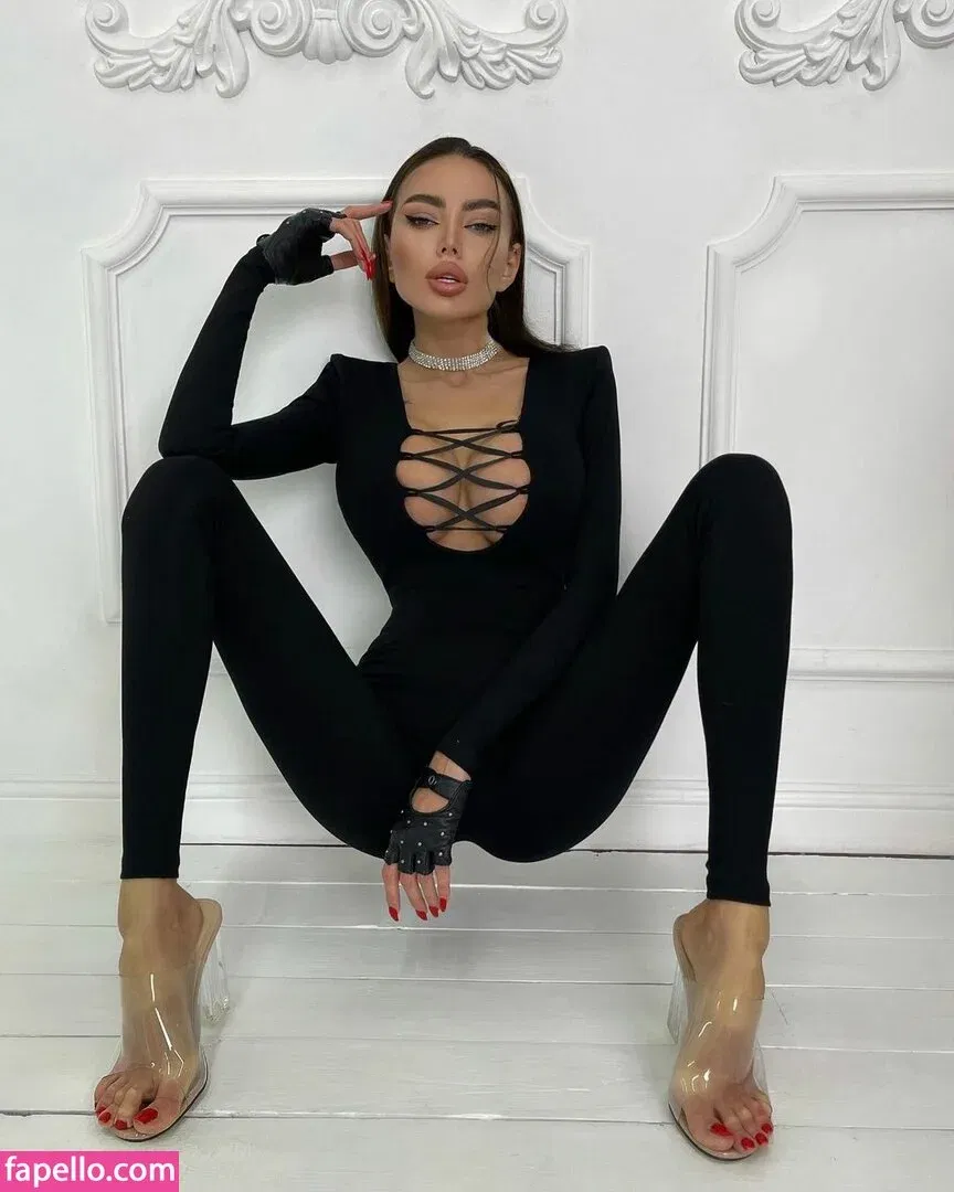 Alena Omovych Onlyfans Photo Gallery 
