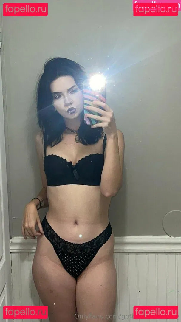 gothichorrorcliche Onlyfans Photo Gallery 