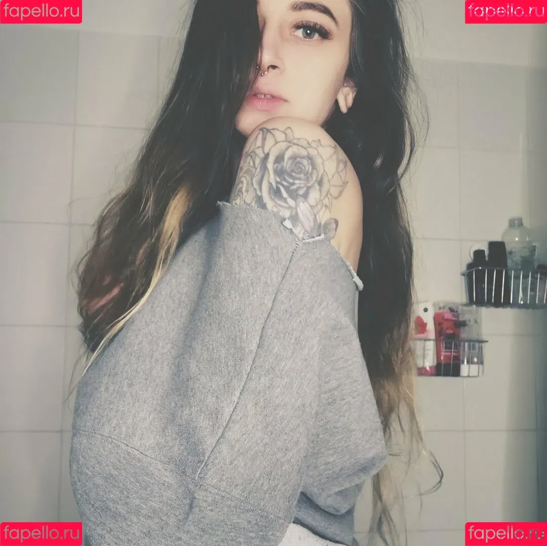 lunahaze Onlyfans Photo Gallery 